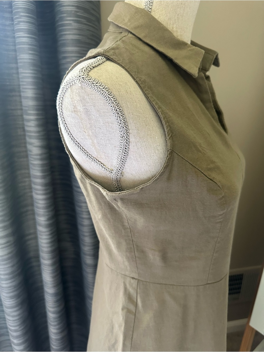 Tahari Olive Sleeveless Midi Shirt Dress - Picture 3 of 11